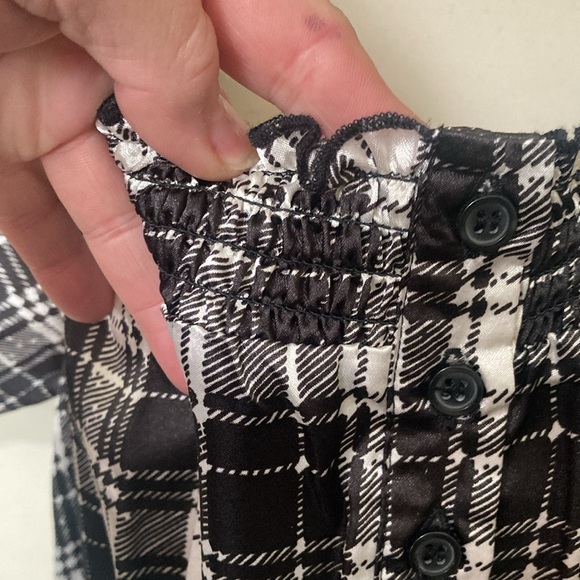 black & white top with knit bottom - Picture 2 of 9